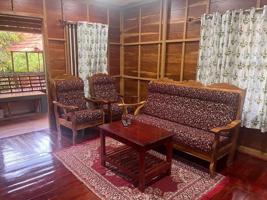Mundromocktail Tourist Home Sasthamcotta Экстерьер фото